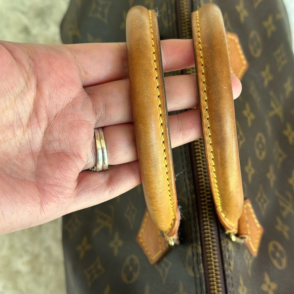 Authentic Louis Vuitton  Monogram Speedy 35 - Picture 14 of 16